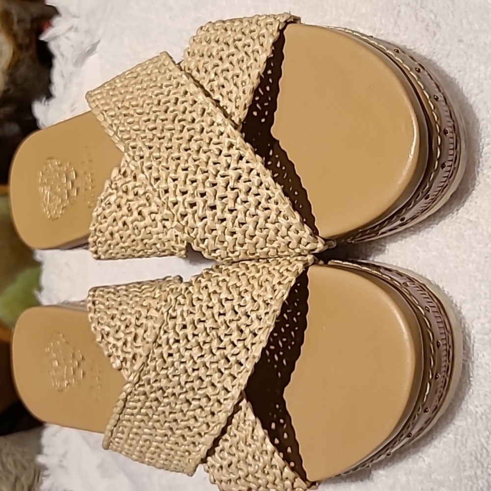 Vince Camuto Ravensal slide Sz 8 to 8.5.